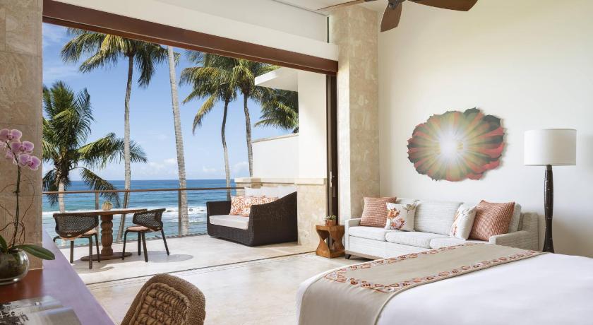 East Beach, Guest room, 1 King, Sofa bed, Oceanfront, Balcony fotója 4
