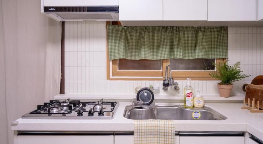 서울 스테이 테이크 어 레스트 (Stay Take a Rest) 2성급 싱글룸 레스토랑