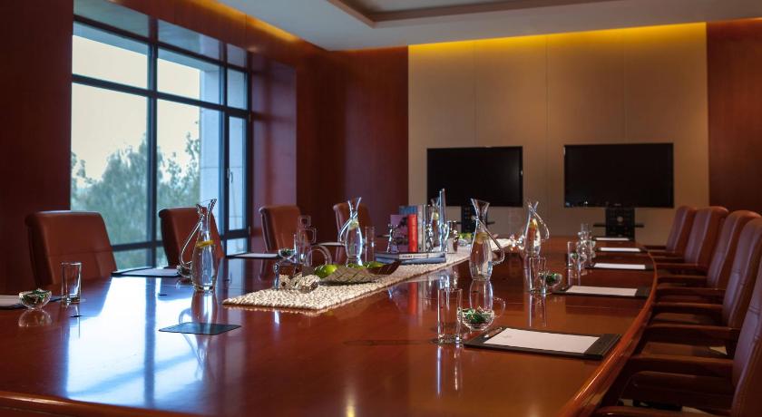 Renaissance Tianjin Lakeview Hotel - image 29