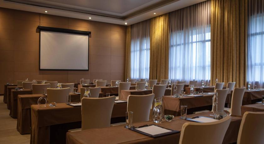 Renaissance Tianjin Lakeview Hotel - image 26