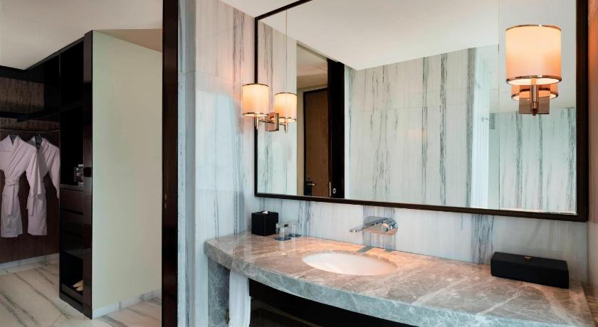 Image of Club lounge access, Deluxe Guest room, 1 King 10