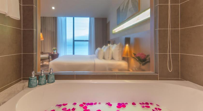 Image of Premier Ocean View King Room 2