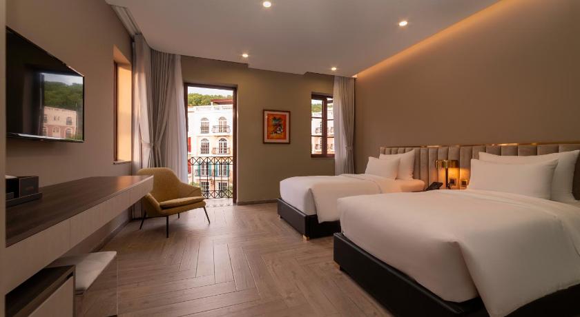 Phòng Hai Giường Đơn Loại Sang (Deluxe Twin Room)