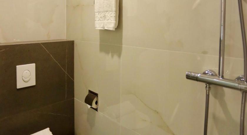 Phòng Hai Giường Đơn Loại Sang (Deluxe Twin Room)