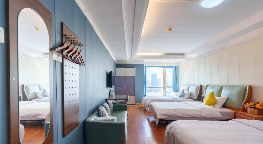Image of Triple Deluxe Room 0