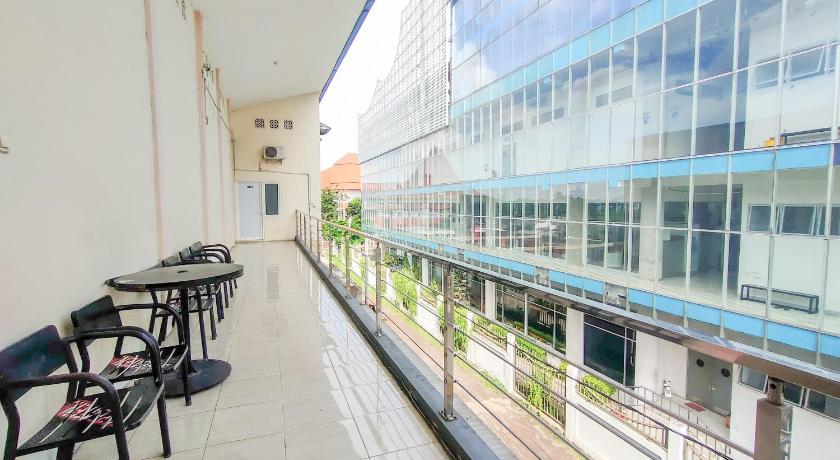 RedDoorz Syariah near City of Tomorrow Mall Surabaya – Surabaya, IL