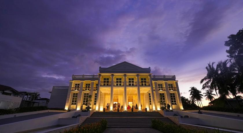 Grandeeza Hotel by Galison - image 7