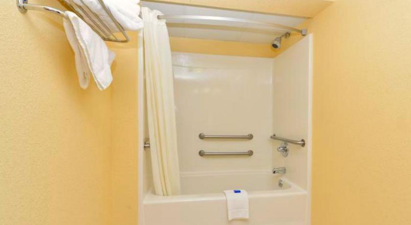 Image of 2 Queen Beds Accessible Room Non-Smoking 7