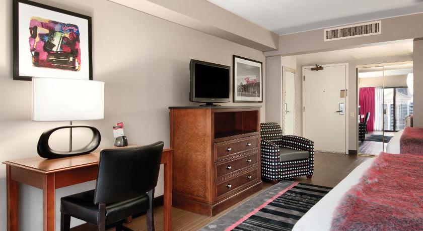 Image of FAB Room 2 Queens Non-Smoking 5