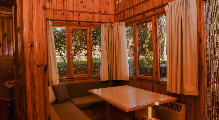 アルカニース Camping Alquezar 4つ星 ゲストハウス 眺望