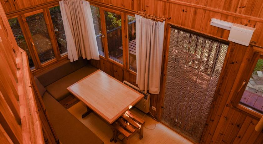 アルカニース Camping Alquezar 4つ星 ゲストハウス プール