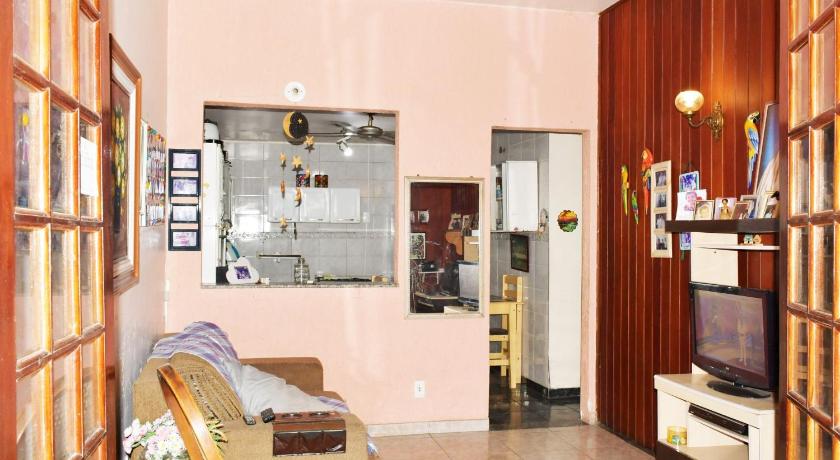 Casa com Quarto Duplo com Banheiro Privativo