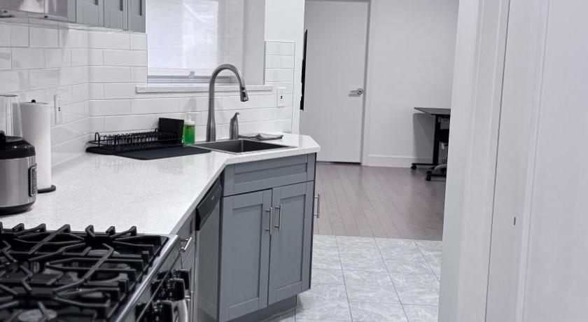 웨스트 뉴욕 Beautiful Bedroom with Attached Bathroom, 15 minutes from NYC 4성급 숙소 수영장