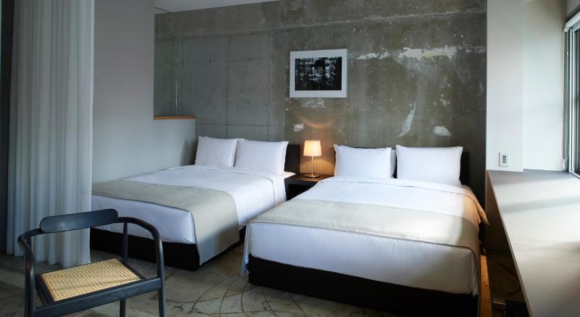 大阪 TONES Osaka 3つ星 ホテル プール