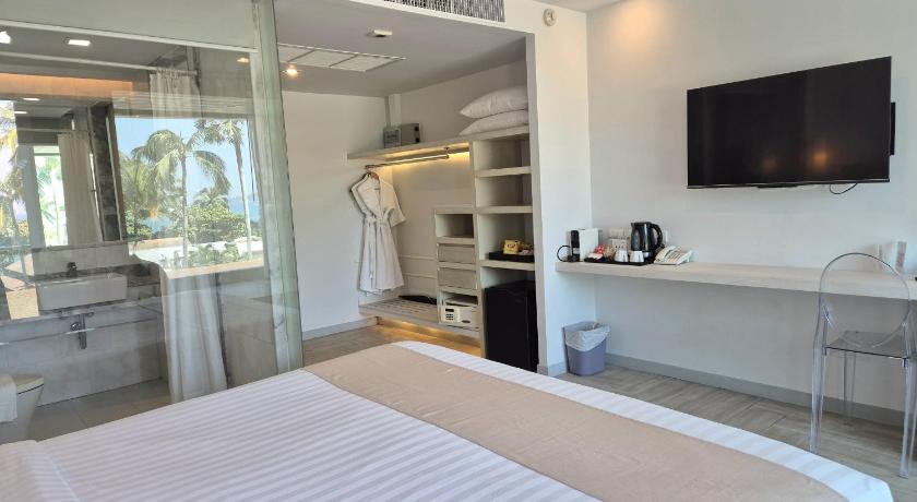 Image of Deluxe Partial Sea View Room 12