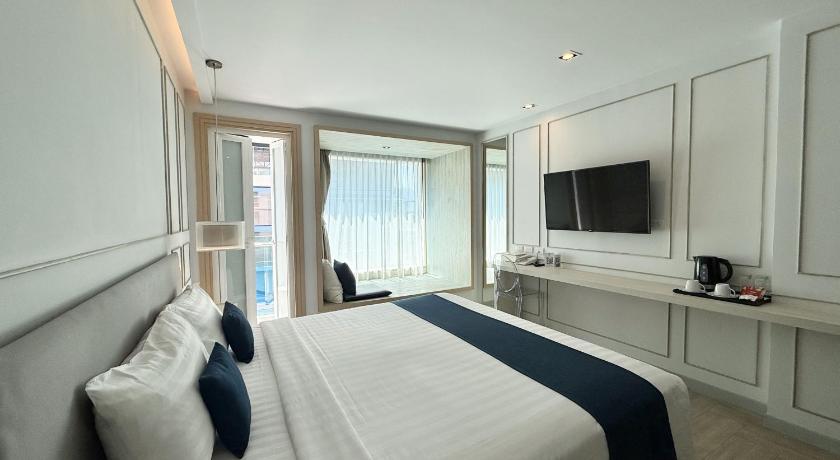 Image of Deluxe Double or Twin Room 7