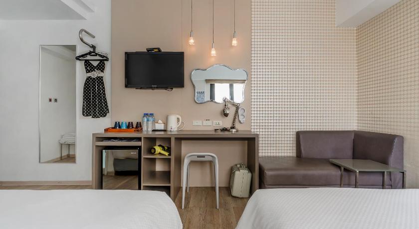 Image of Superior Quadruple Room 8