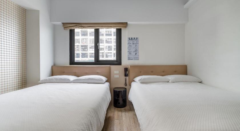 Image of Superior Quadruple Room 12
