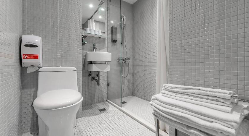 Image of Deluxe Quadruple Room 11