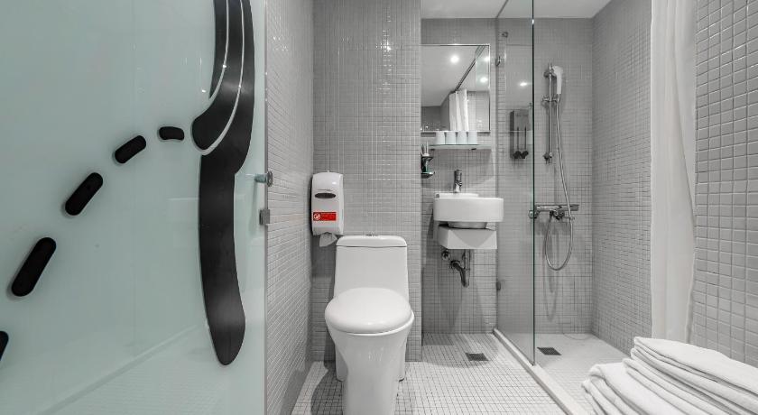 Image of Deluxe Quadruple Room 14