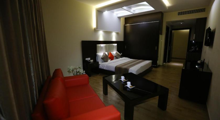 Image of Deluxe Double 9