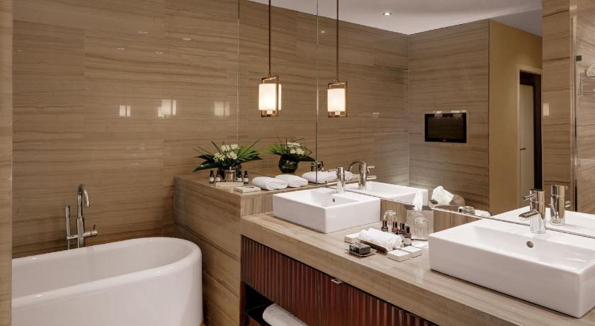 Image of Executive Corner Suite 11