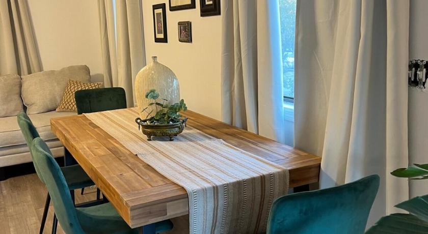 ウィルミントン Lovely 2BR Condo near UNCW Beach 4つ星 宿泊施設 レストラン