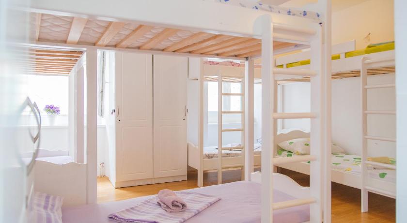 Image of 8-Bed Mixed Dormitory Room 5