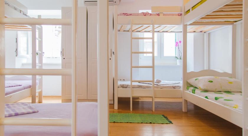 Image of 8-Bed Mixed Dormitory Room 4
