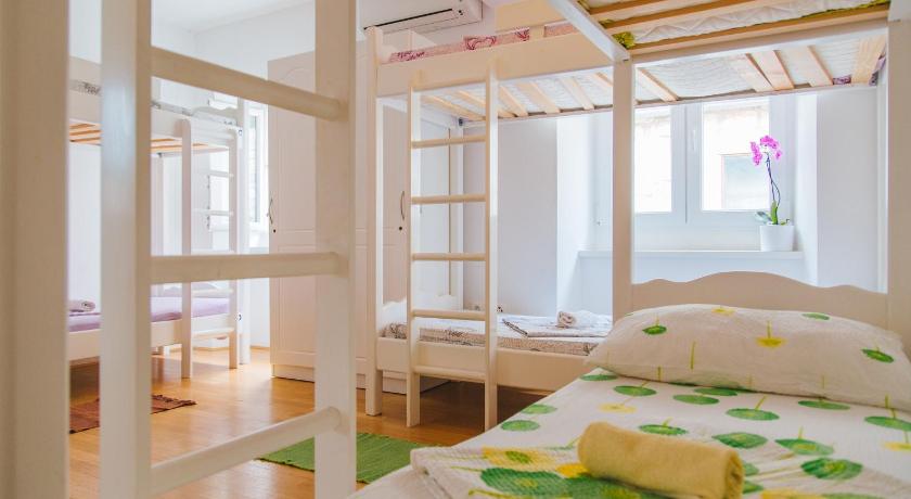 Image of 8-Bed Mixed Dormitory Room 3