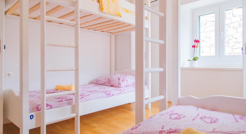 Image of 4-Bed Mixed Dormitory Room 0