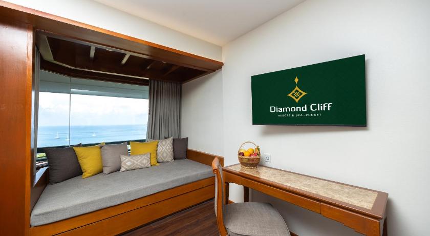Image of Suite with Ocean View 8
