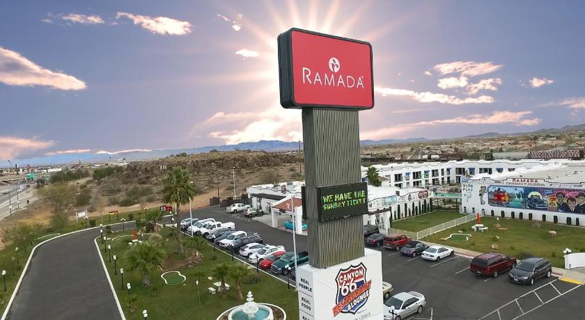 a red stop sign sitting on top of a parking lot, Ramada by Wyndham Kingman in Kingman (AZ)