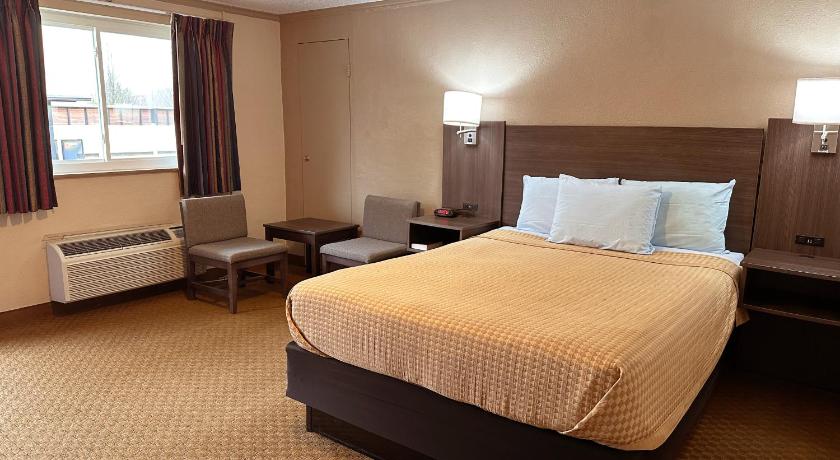 Image of Queen Room - No Pets 0