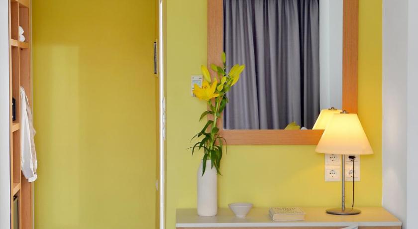 Image of Triple Room with City View 1