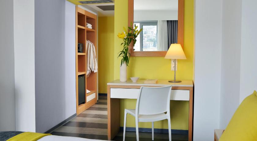 Image of Triple Room with City View 0