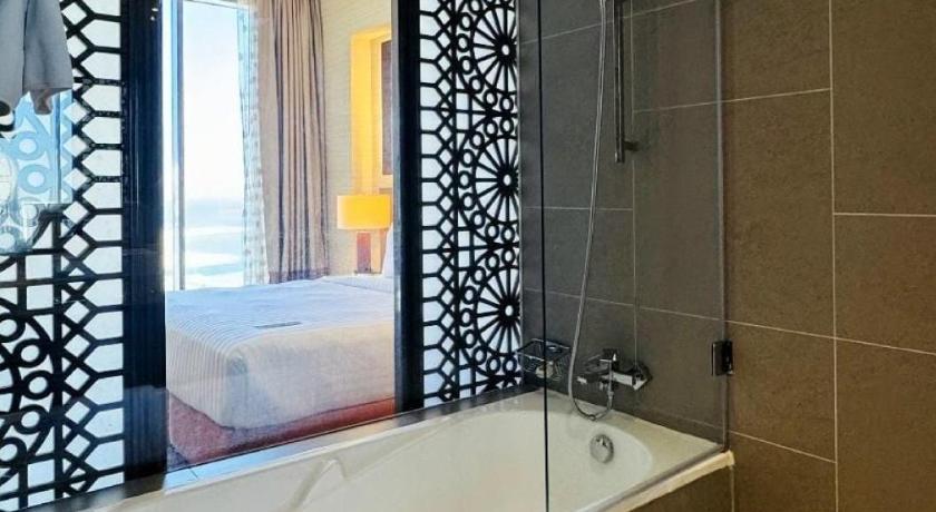 Image of One Bedroom Deluxe Suite 8