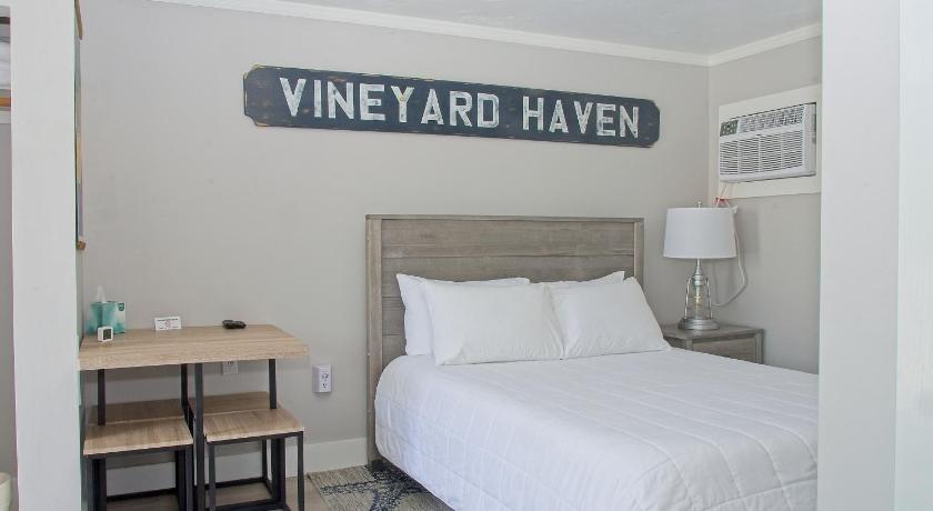 Vineyard Harbor Motel