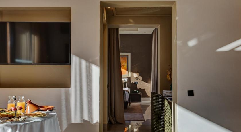 Image of Deluxe Suite with Private Pool and Garden 9