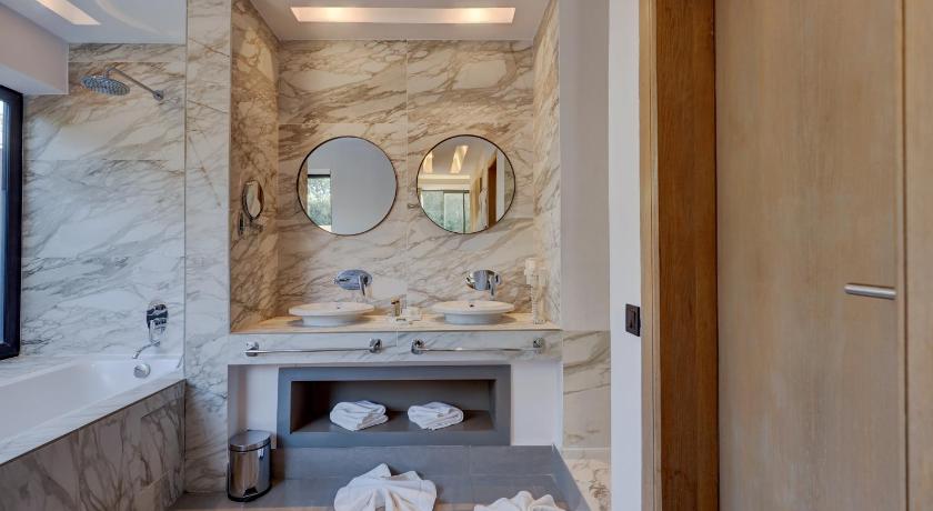 Image of Deluxe Suite with Private Pool and Garden 7