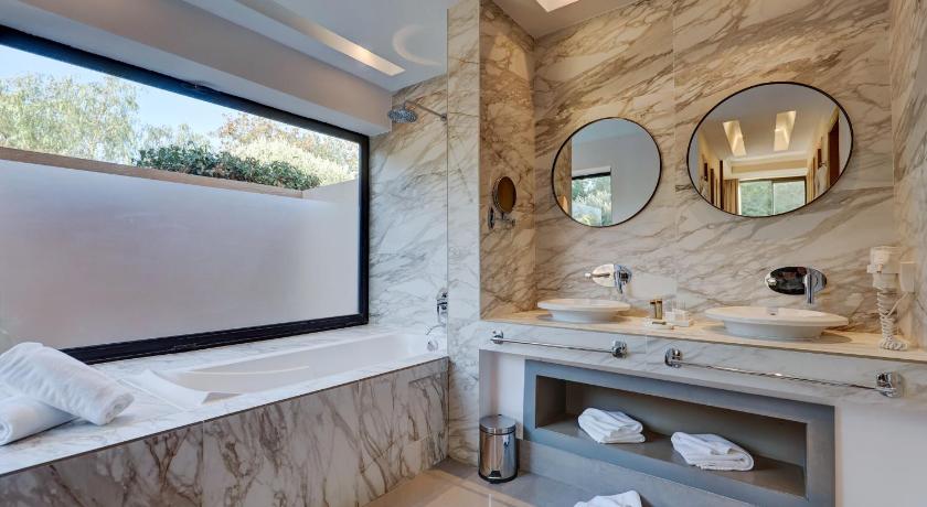 Image of Deluxe Suite with Private Pool and Garden 2