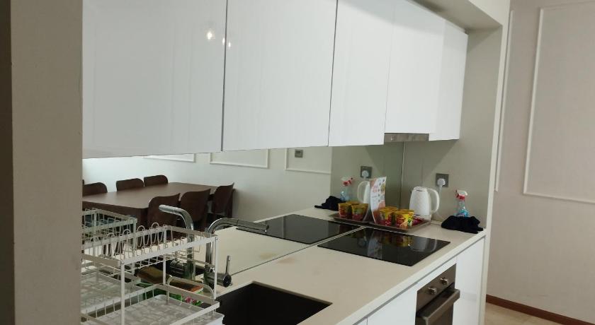 Sky Suites KLCC Apartment by Family Room Stay - image 14