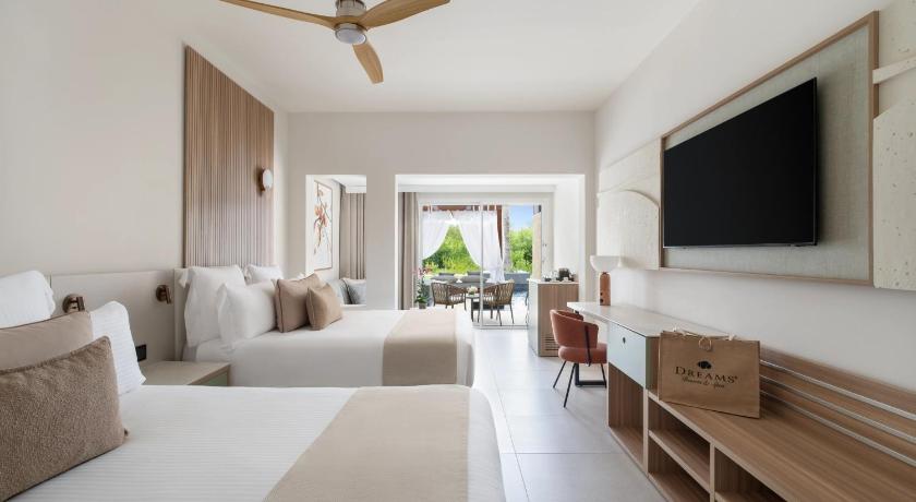 Image of Preferred Club Junior Suite Swim Out Double 0