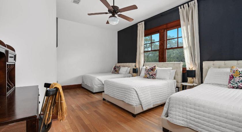Austin Grit&Grace Ranch - Private Resort Style Pool & Spa 5-Star Accommodation lobby