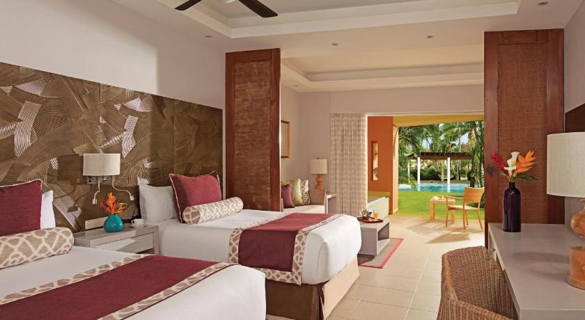 Image of Preferred Club Deluxe Swim Up Double 0