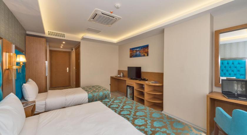 Image of Deluxe Triple Room 10