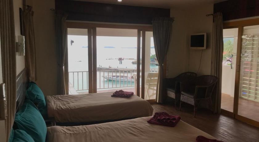 Image of Triple Room with Sea View 0