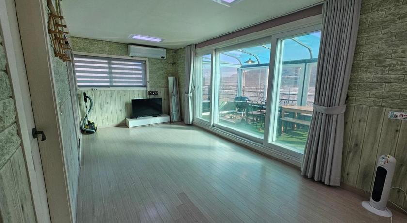 Incheon ganghwa keurobapensyeon 2-Star Guesthouse suite