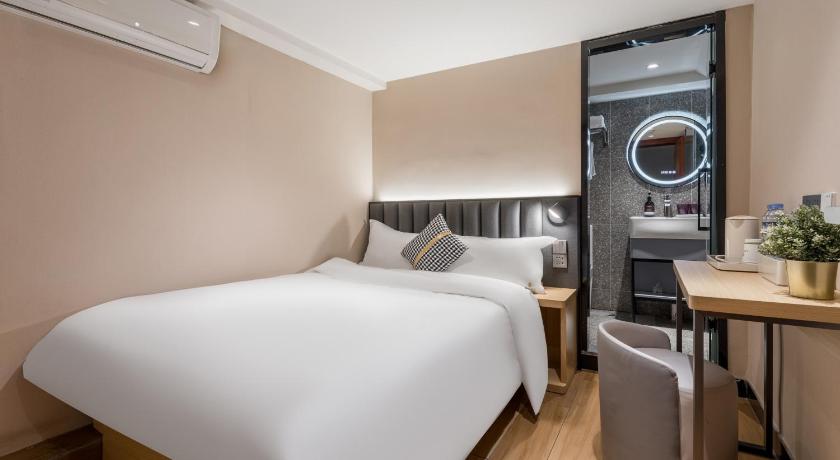 Image of Double Room without Window 3