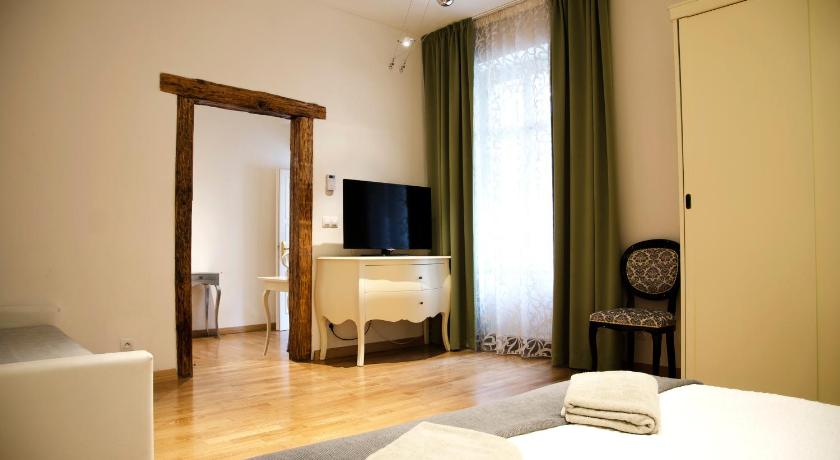 Image of Superior Triple Room 1